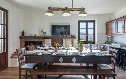 Casale Bella Vita 8+4: Møbel, Indretning, Bord, Spisestue, Gulvbelægning, Træ, Køkken & Spisebord, Stol, Værelse, Etage