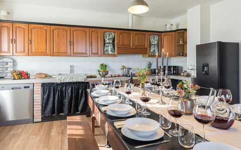 Casale Bella Vita 8+4: Møbel, Køkken, Køkken Apparat, Countertop, Større Bandage, Indretning, Cabinetry, Gulvbelægning, Træ, Husholdningsapparat