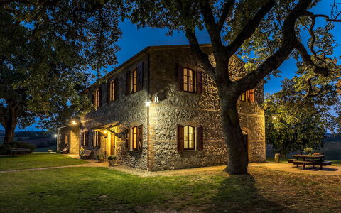 Casale le Tre Querce 8+1: Træ, Hus, Landdistrikt, Sommerhus, Hjem, Stuehus, Estate, Lawn, Landsby, Landscaping