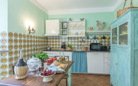 Villa Rinaldi 6: Indretning, Køkken, Gulvbelægning, Møbel, Cabinetry, Countertop, Etage, Værelse, Belysning, Hjem