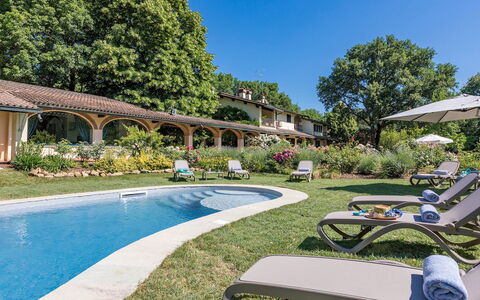 Villa Mimmina 8: Busk, Have, Udvej, Hacienda, Estate, Svømmepøl, Landscaping, Lawn, Villa, Skygge