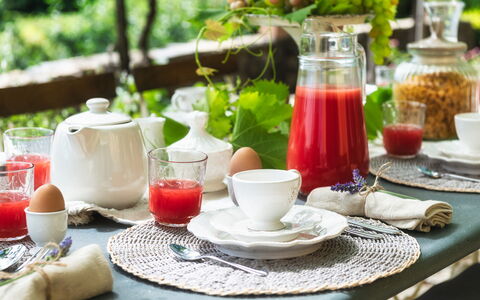 Villa Marraccini 8: Bordservice, Serveware, Mad, Kop, Drinkware, Tallerkner, Bord, Teapot, Porcelæn, Plade