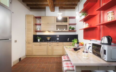 Villa Il Magnifico 10: Møbel, Køkken, Indretning, Gulvbelægning, Cabinetry, Køkken Apparat, Træ, Hylde, Reoler, Countertop
