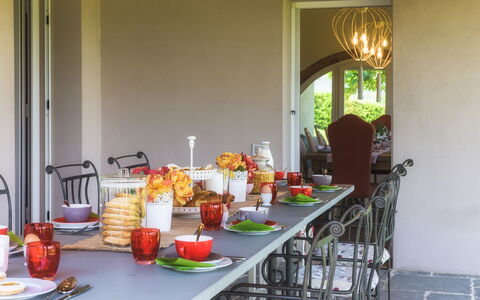 Villa Il Magnifico 10: Møbel, Bordservice, Bord, Stol, Indretning, Køkken & Spisebord, Serveware, Drinkware, Mad, Restaurant