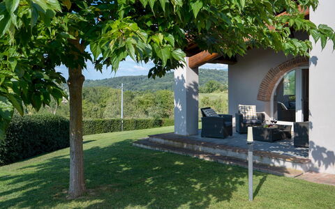 Villa Il Magnifico 10: Land Lot, Have, Skygge, Lawn, Landscaping, Gård, Backyard, Parkere, Udendørs Struktur, Stuehus