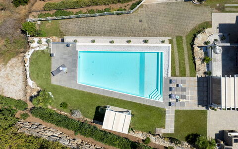 Villa Pietro 10: Svømmepøl, Fritid, Udvej, Kompositmateriale, Estate, Landscaping, Backyard, Have, Thermae, Eco Hotel