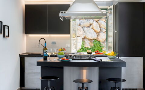 Villa Pietro 10: Møbel, Køkken, Indretning, Countertop, Gulvbelægning, Køkken Apparat, Lysarmatur, Loft, Belysning, Cabinetry