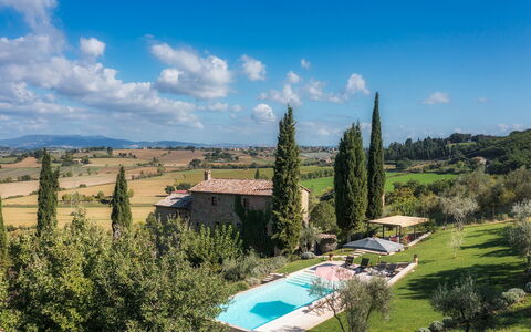 La Vecchia Pieve 8: Have, Landscaping, Villa