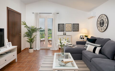 Casa la Fenice 8+2: Møbel, Indretning, Gulvbelægning, Couch, Etage, Træ, Stue, Bord, Værelse, Stol