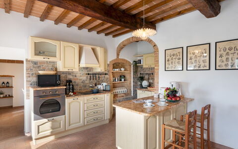 Casa la Fenice 8+2: Møbel, Køkken, Indretning, Væg, Gulvbelægning, Countertop, Køkken Apparat, Cabinetry, Træ, Loft