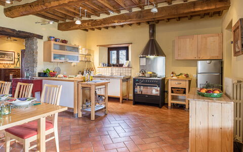 Casale Mollina 6+2: Møbel, Gulvbelægning, Indretning, Køkken, Træ, Køkken Apparat, Etage, Cabinetry, Loft, Countertop