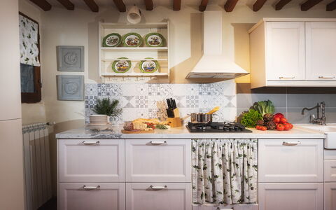 Podere Il Chiesino 8+2: Køkken, Indretning, Møbel, Større Bandage, Cabinetry, Countertop, Køkken Apparat, Gulvbelægning, Hjem, Værelse