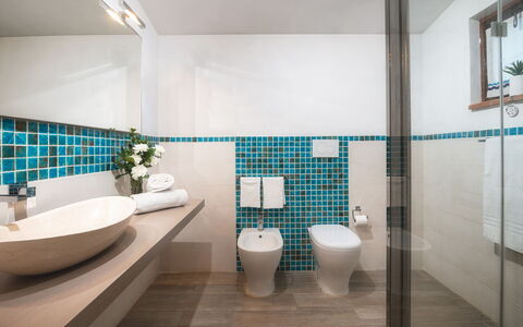 Podere Il Chiesino 8+2: Badeværelse, Indretning, Sanitærarmatur, Gulvbelægning, Etage, Badeværelsesvask, Tap, Håndvask, Vvs, Toilet