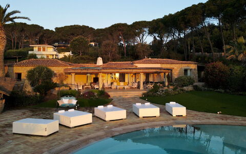 Villa Padulella 8+2: Udvej, Estate, Eco Hotel, Udendørs Møbler, Hacienda, Kyst, Villa, Svømmepøl, Landscaping, Ferieby