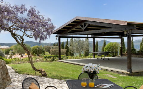 Guado al Sole 26+4: Busk, Skygge, Land Lot, Have, Udendørs Struktur, Pavilion, Bunddække, Landscaping, Pergola