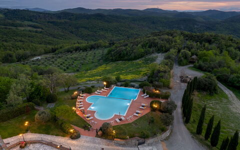 Guado al Sole 26+4: Landskab, Nat, Hill Station, Skumring, Eco Hotel, Aften, Bjerglandsby, Ferieby