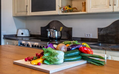 Le Colombelline 12: Countertop, Køkken, Bordservice, Møbel, Mad, Køkken Apparat, Ingrediens, Frugt, Fremstille, Naturlige Fødevarer