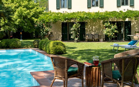 Villa Paesante 8: Svømmepøl, Udendørs Møbler, Busk, Udvej, Have, Møbel, Skygge, Eco Hotel, Estate, Landscaping