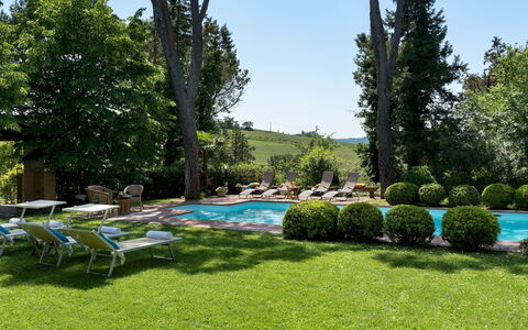 Villa Paesante 8: Træ, Svømmepøl, Have, Busk, Udendørs Møbler, Skygge, Landscaping, Udvej, Lawn