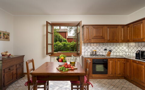 Villa Irene 6: Møbel, Indretning, Køkken, Gulvbelægning, Cabinetry, Træ, Countertop, Køkken Apparat, Hjem, Etage