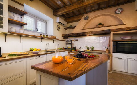 Villa Flaminia 8+2 -: Indretning, Køkken, Møbel, Countertop, Træ, Gulvbelægning, Cabinetry, Loft, Køkken Apparat, Hjem