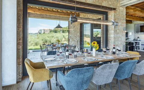 Casale the Place 6+2: Køkken & Spisebord, Møbel, Bord, Stol, Naturmateriale, Spisestue, Design, Restaurant, Villa, Bjælke