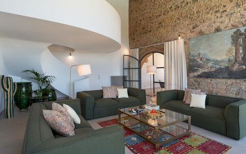 Villa Il Pozzo 14: Møbel, Indretning, Væg, Couch, Gulvbelægning, Etage, Stue, Loft, Værelse, Bord