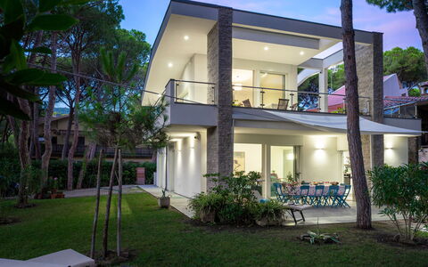 La Villa in Pineta 10: Skygge, Veranda, Estate, Udvej, Villa, Hacienda, Altan, Eco Hotel, Udendørs Struktur