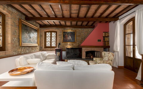 Villa Binetti 7: Møbel, Indretning, Gulvbelægning, Væg, Etage, Træ, Couch, Loft, Stue, Værelse