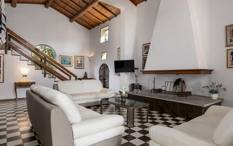 Villa Bel Panorama 8: Møbel, Indretning, Gulvbelægning, Couch, Etage, Træ, Stue, Loft, Værelse, Belysning