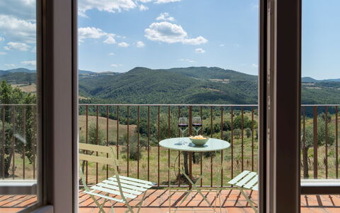 Casolare San Martino 12: Bjergrige Landskabsformer, Bakke, Bjergkæde, Altan, Hill Station, Eco Hotel, Kam, Bejdse, Hårdttræ, Dal