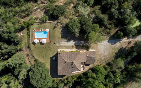 Villa Montefalconi 11: Svømmepøl, Udvej, Estate, Sommerhus, Eco Hotel, Hacienda, Stuehus, Backyard, Landscaping, Villa