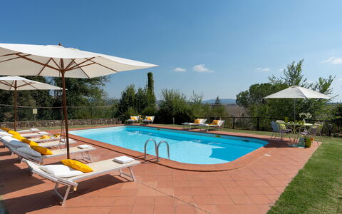 Villa Montefalconi 11: Svømmepøl, Møbel, Udvej, Udendørs Møbler, Liggestol, Eco Hotel, Stol, Paraply, Skygge, Hotel