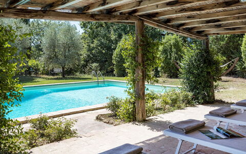 Casale le Querce di Cetona 8: Svømmepøl, Udendørs Møbler, Udvej, Skygge, Backyard, Have, Eco Hotel, Hacienda, Udendørs Struktur, Landscaping