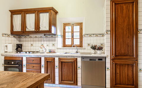 Gli Spilocchi 16: Cabinetry, Træ, Køkken, Gulvbelægning, Countertop, Indretning, Møbel, Skab, Etage, Hjem