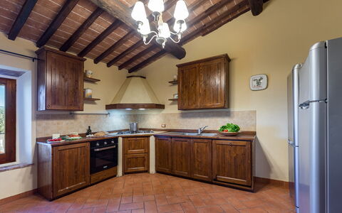 Villa Stroncoli 14: Træ, Indretning, Møbel, Køkken, Loft, Gulvbelægning, Cabinetry, Hjem, Countertop, Værelse