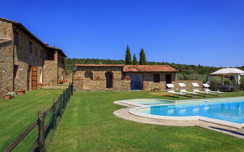 Villa Stroncoli 14: Svømmepøl, Stuehus