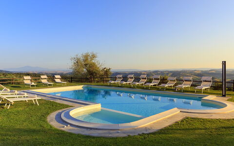 Villa Stroncoli 14: Svømmepøl, Udvej, Thermae, Udendørs Møbler, Eco Hotel, Liggestol, Hotel, Villa, Estate, Hacienda
