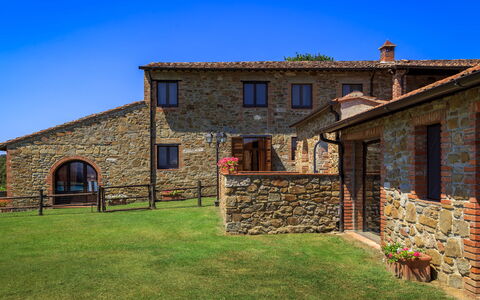 Villa Stroncoli 14: Landskab, Landdistrikt, Murværk, Sommerhus, Stuehus, Mursten, Estate, Stenmur, Hacienda, Villa