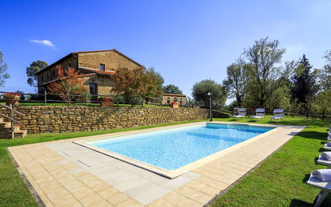 Villa le Tornaie 14: Svømmepøl, Estate, Have, Stuehus, Udvej, Eco Hotel, Backyard, Hacienda, Landscaping, Villa