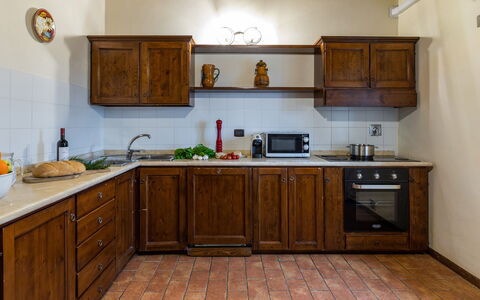 Villa le Tornaie 14: Køkken, Træ, Countertop, Cabinetry, Indretning, Møbel, Gulvbelægning, Køkken Apparat, Større Bandage, Værelse