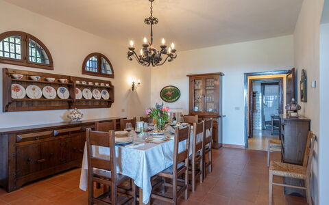 Villa ai Venti 8: Møbel, Indretning, Bord, Træ, Gulvbelægning, Køkken & Spisebord, Loft, Spisestue, Stol, Lysarmatur
