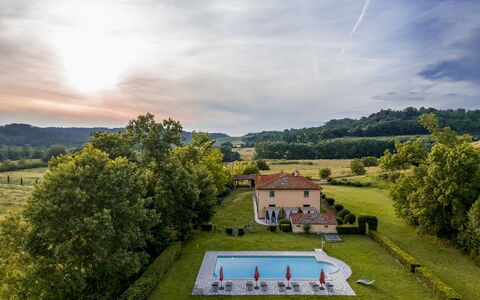 Villa Iside 8: Svømmepøl, Estate, Lawn, Stuehus, Parkere, Villa, Hacienda, Farm, Mansion, Eco Hotel