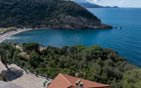 Villa Meraviglia 8: Vand, Krop Af Vand, Kyst, Coastal Og Oceaniske Landskabsformer, Naturlige Landskab, Hav, Strand, Headland, Bjerg, Promontory