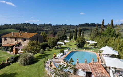 Il Pratone 12: Villa, Mad