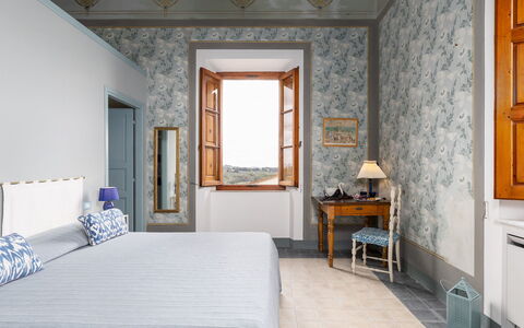 Villa Treggiaia 12+2: Indretning, Møbel, Gulvbelægning, Etage, Værelse, Sengetøj, Soveværelse, Billedramme, Stol, Seng