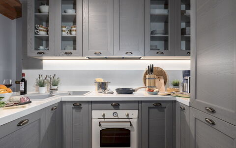 Villa Loredana 12: Køkken, Køkken Apparat, Cabinetry, Større Bandage, Countertop, Indretning, Husholdningsapparat, Møbel, Skab, Komfur
