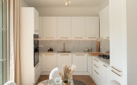 Casa Amare 4+2: Køkken, Countertop, Køkken Apparat, Indretning, Gulvbelægning, Cabinetry, Træ, Større Bandage, Møbel, Etage