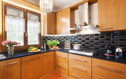 Villa Castiglione 9: Køkken, Countertop, Køkken Apparat, Cabinetry, Indretning, Større Bandage, Gulvbelægning, Møbel, Hjem, Skuffe