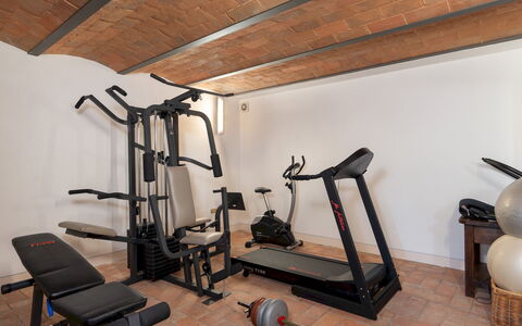Casa Paggetti 8: Indretning, Gulvbelægning, Møbel, Værelse, Etage, Loft, Øvelse Maskine, Gym, Hårdttræ, Træningsudstyr